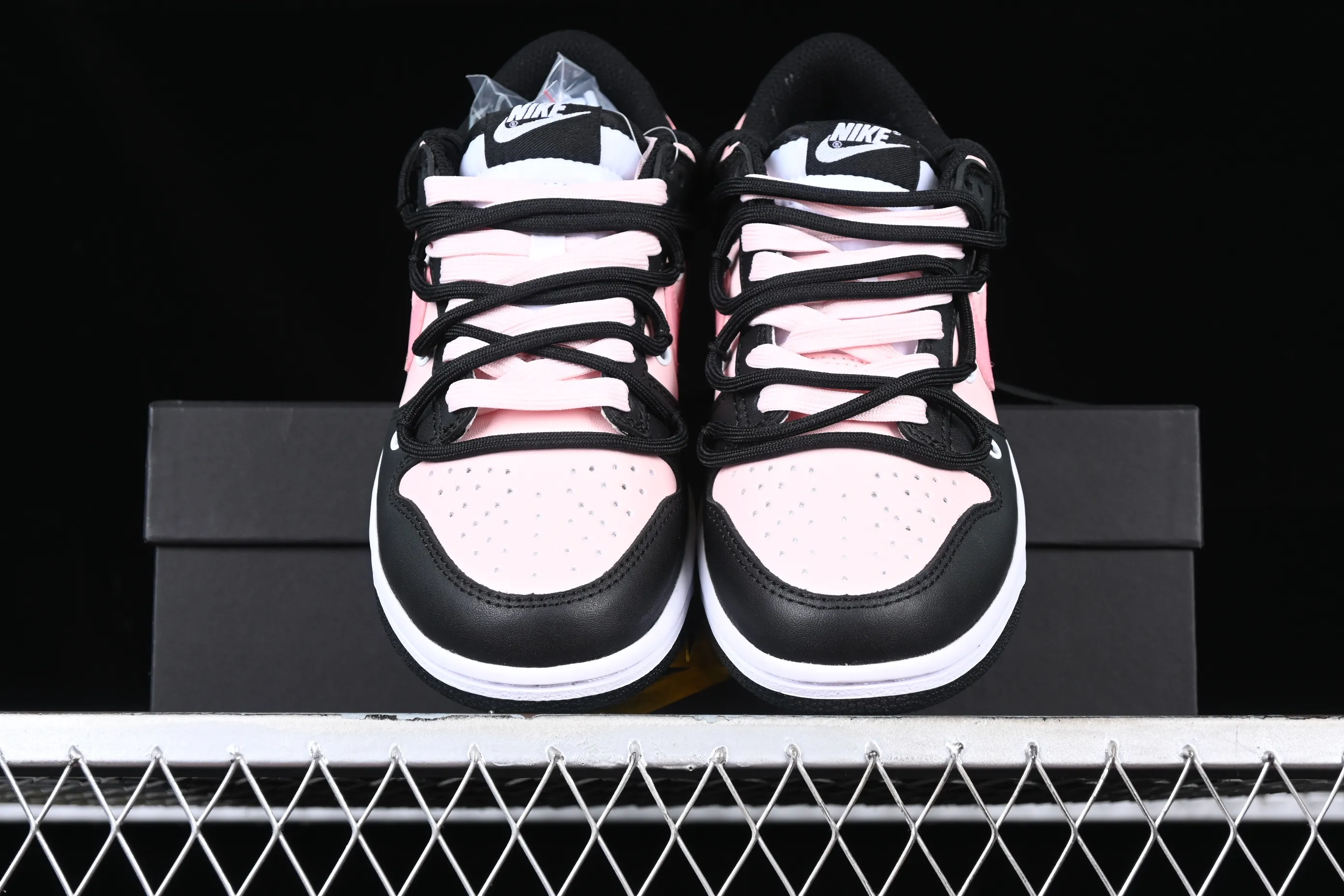 All Categories Nk SB Dunk Series Nk SB Dunk Low Low-top Sneakers Gift Box Nk Dunk Low Tokyo Raspberry Black Pink Customized Deconstructed Strap Casual Sneakers CW1590-100